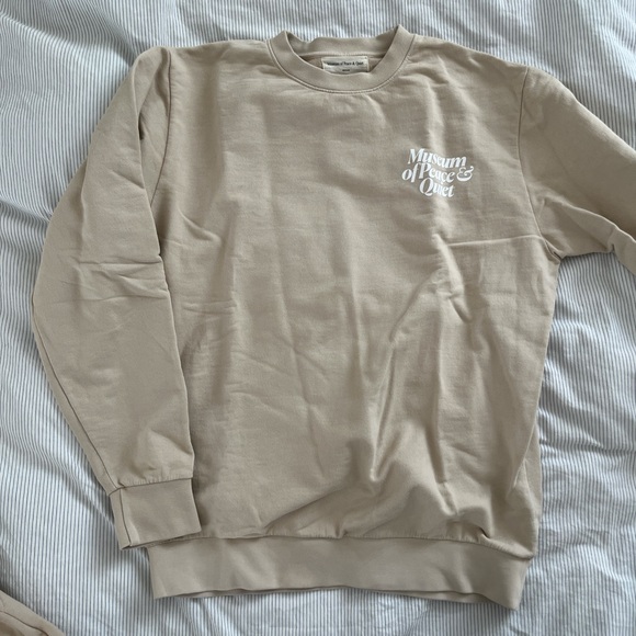 Museum of Peace and Quiet lounge set - Picture 2 of 8